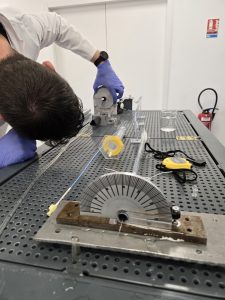 Rotational response between device proximal and distal end